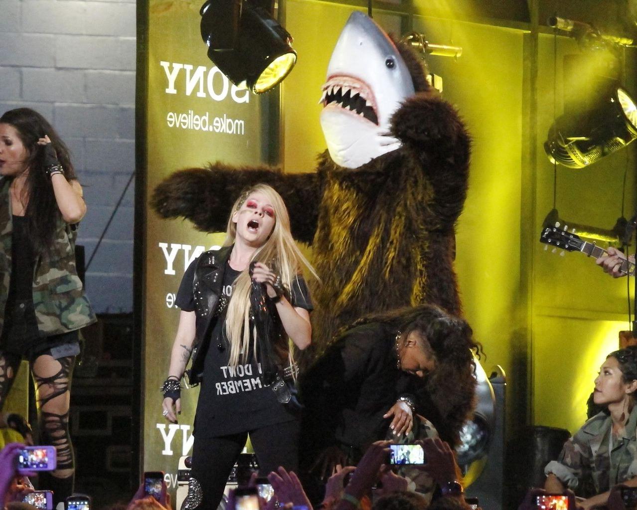16P Avril Lavigne showing off her spiky bra at the 'Jimmy Kimmel Live' show in Holly