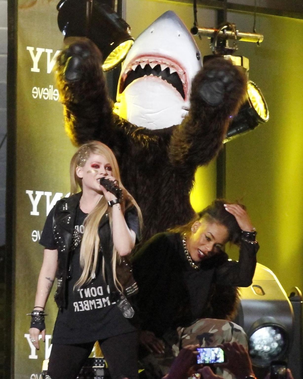16P Avril Lavigne showing off her spiky bra at the 'Jimmy Kimmel Live' show in Holly