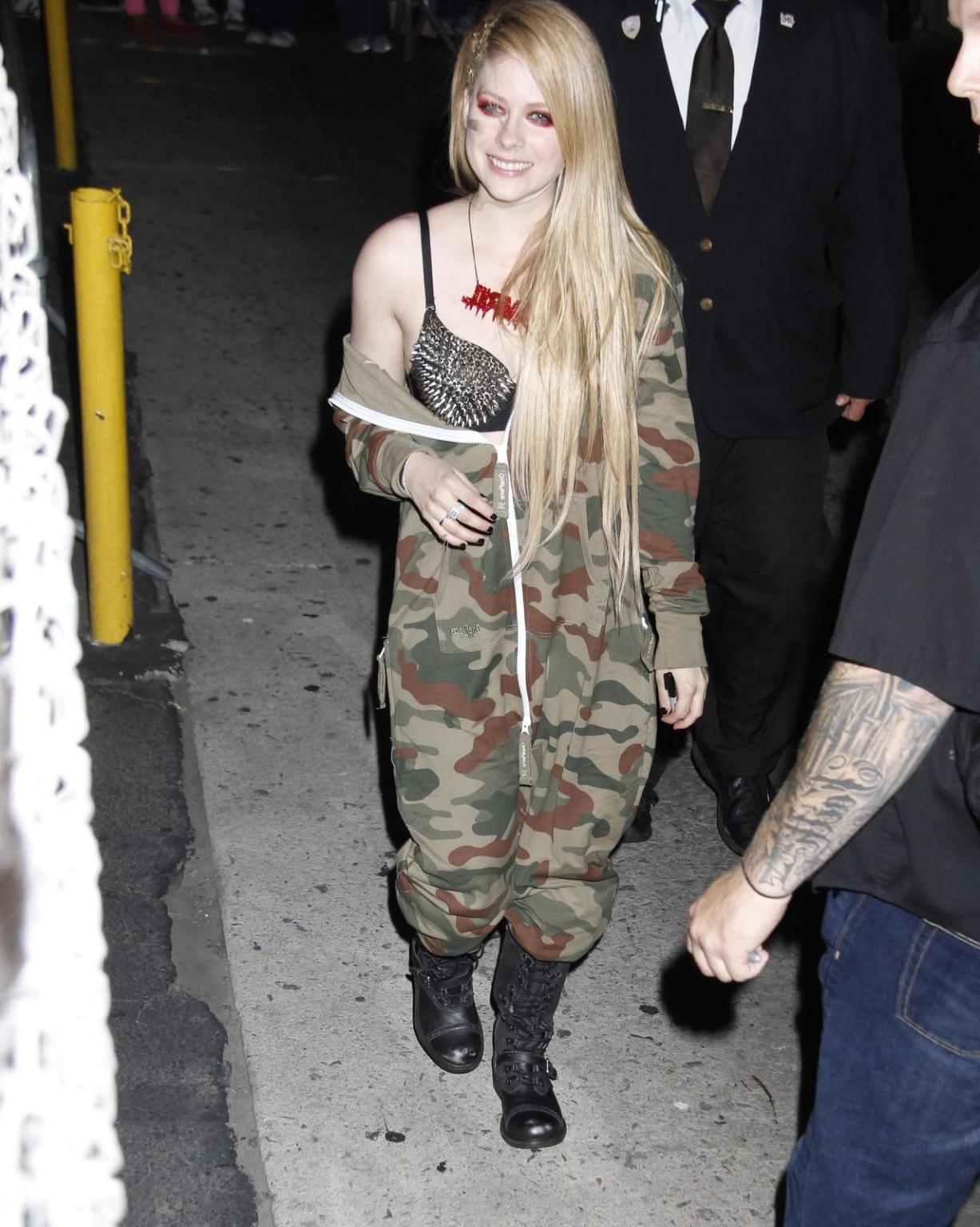 16P Avril Lavigne showing off her spiky bra at the 'Jimmy Kimmel Live' show in Holly