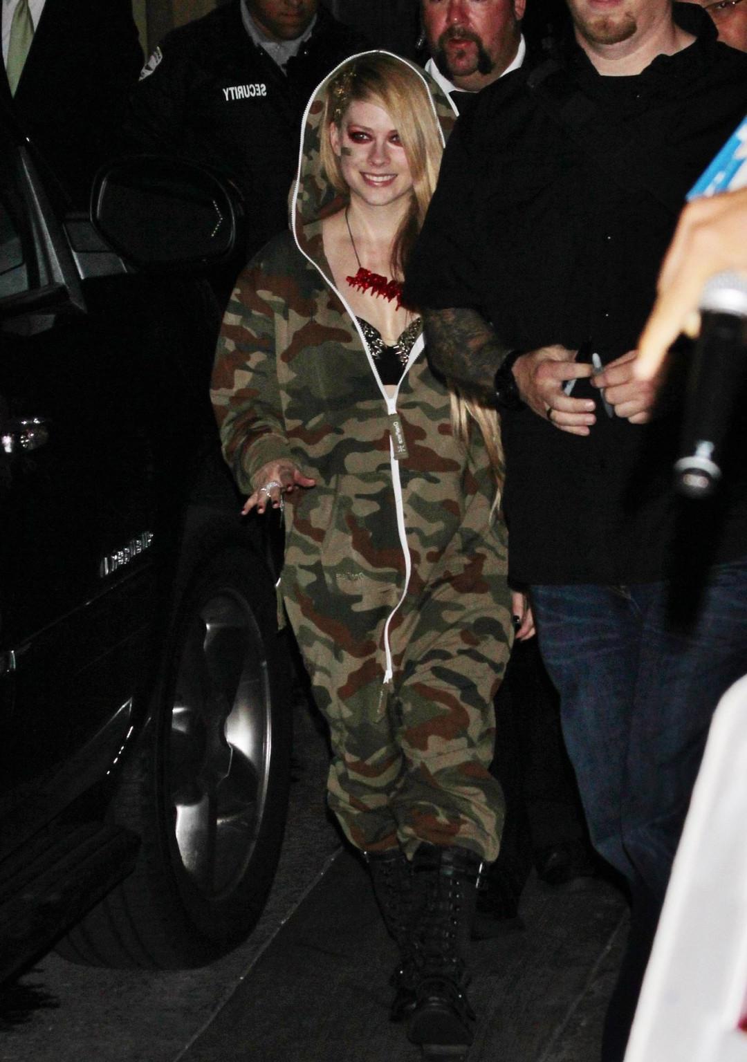 16P Avril Lavigne showing off her spiky bra at the 'Jimmy Kimmel Live' show in Holly