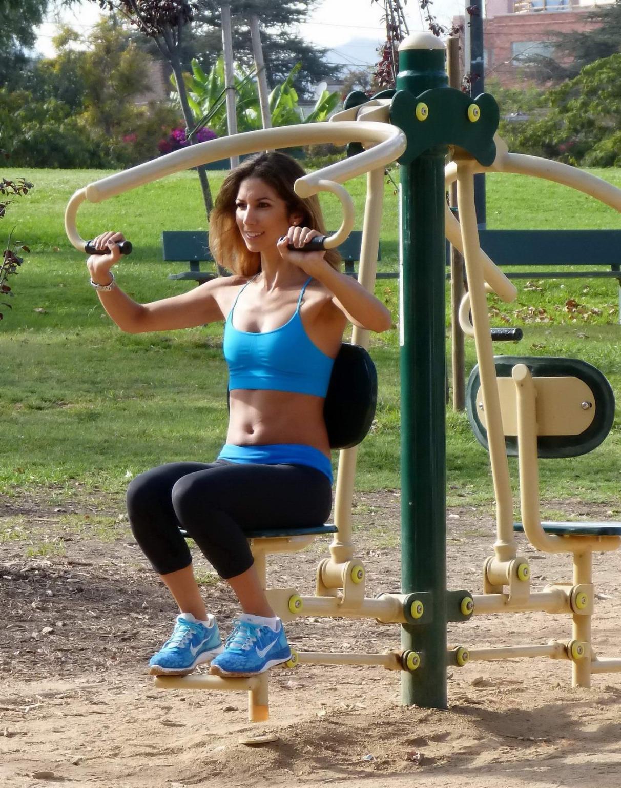 16P Leilani Dowding in sports bra  tights working out at the Pan Pacific Park in Wes
