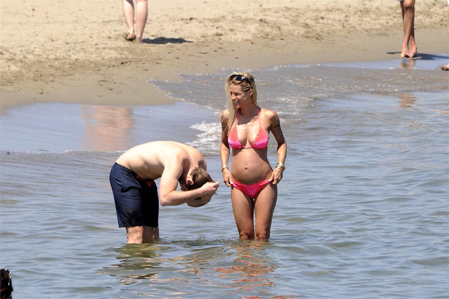 16P Michelle Hunziker pregnant wearing a bikini on the beach in Forte dei Marmi, Ita