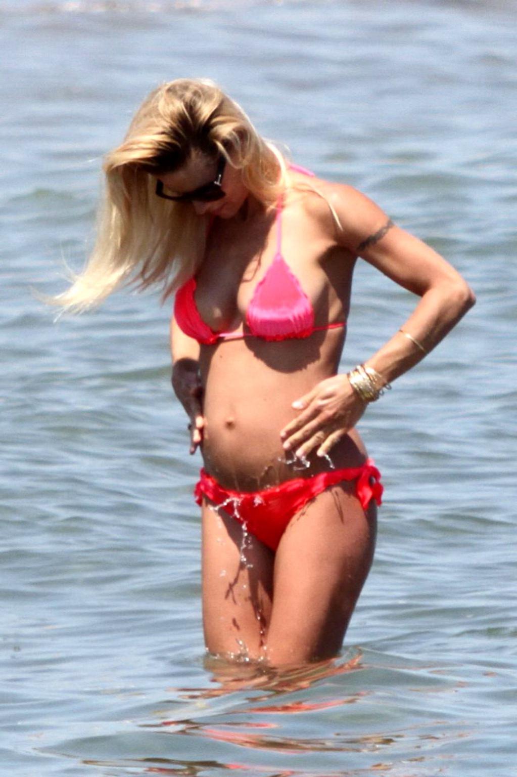 16P Michelle Hunziker pregnant wearing a bikini on the beach in Forte dei Marmi, Ita