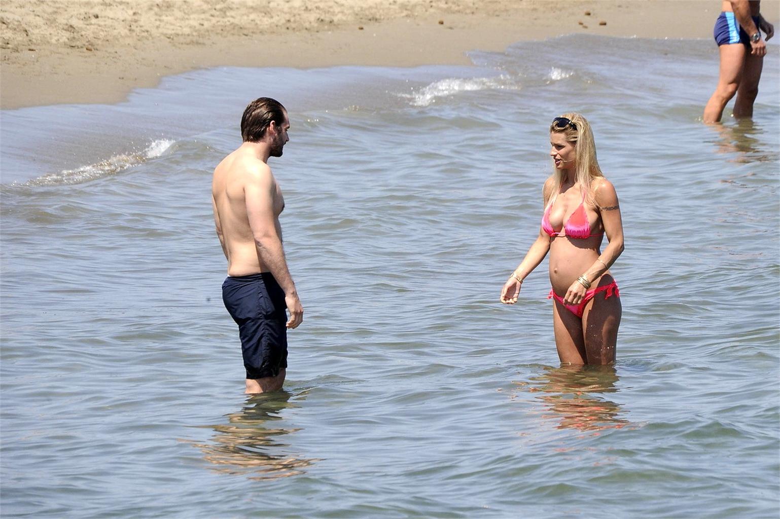 16P Michelle Hunziker pregnant wearing a bikini on the beach in Forte dei Marmi, Ita