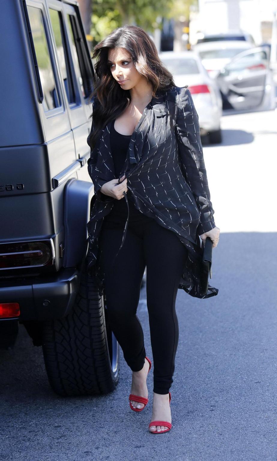 16P Kim Kardashian busty  pregnant out in West Hollywood, LA