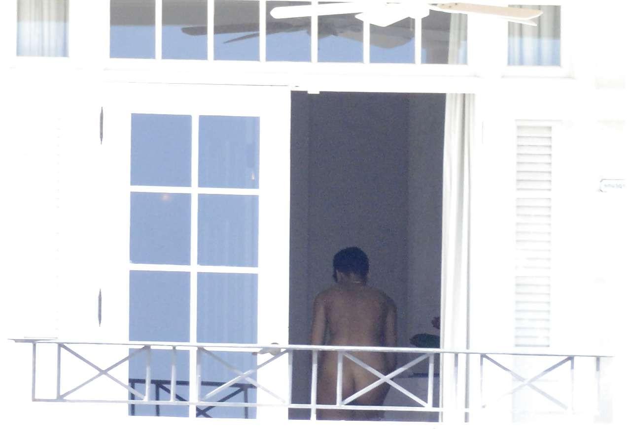 9P Rihanna exposing totally nude body while changing bikini