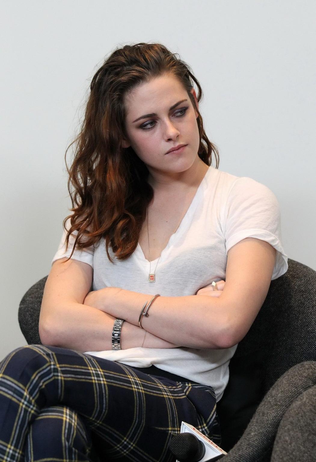 10P Kristen Stewart see through to bra at Variety Awards Studio in LA