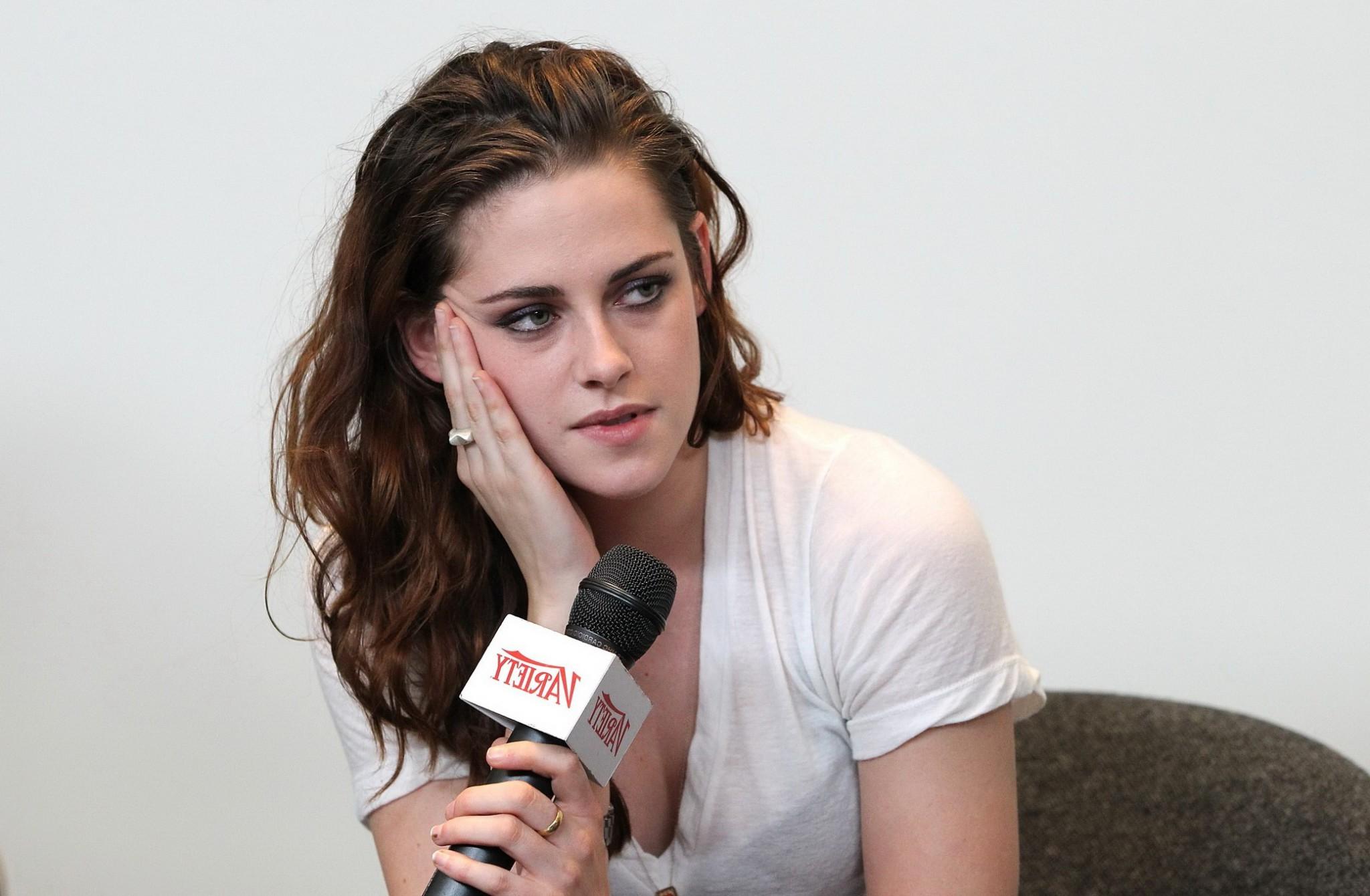 10P Kristen Stewart see through to bra at Variety Awards Studio in LA