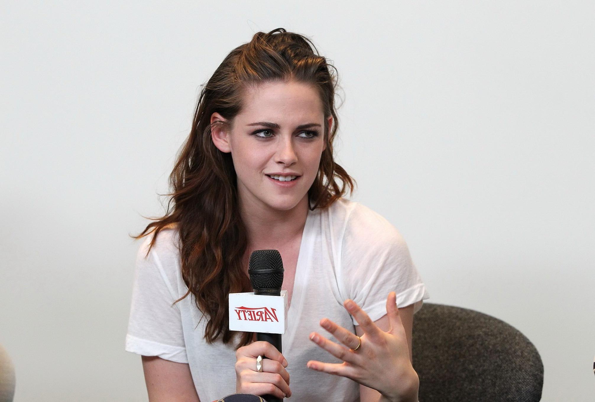 10P Kristen Stewart see through to bra at Variety Awards Studio in LA