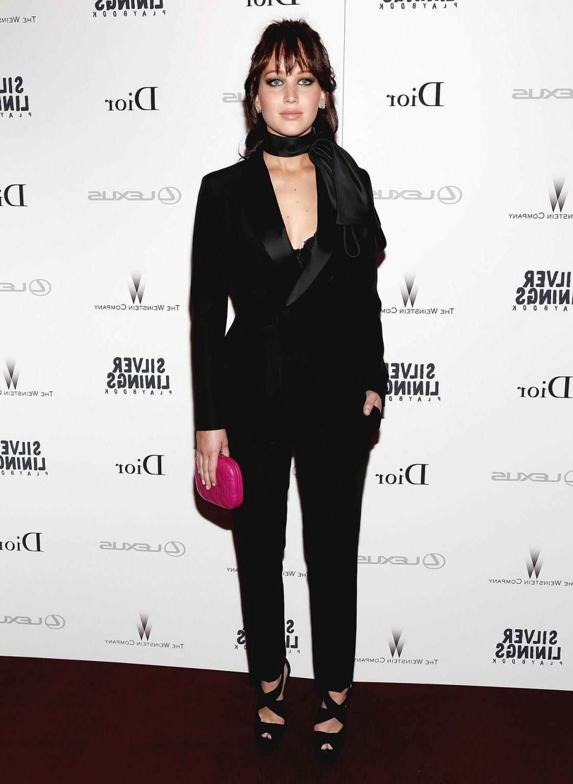 10P Jennifer Lawrence bra peak at 'The Silver Linings Playbook' premiere in NYC
