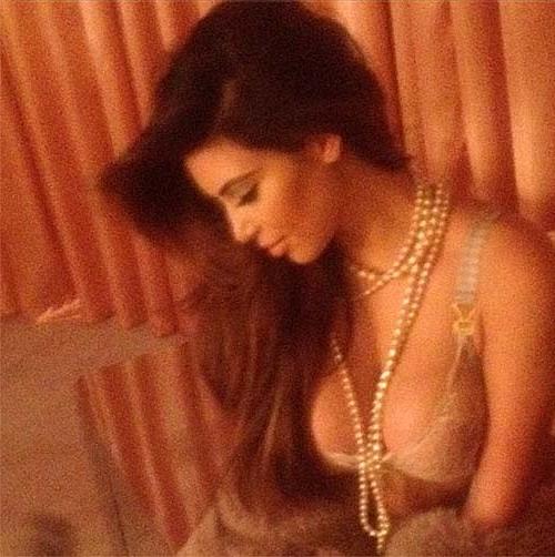 10P Kim Kardashian exposing sexy body and huge boobs in bra