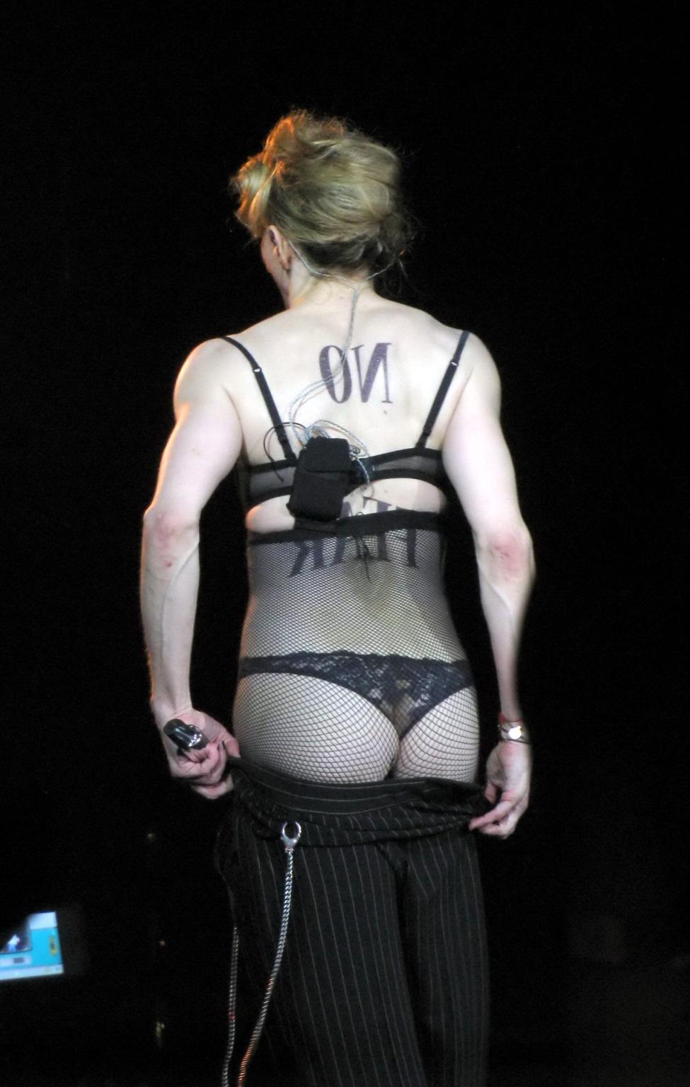 10P Madonna performing in bra  showing boob on her 2012 MDNA World Tour