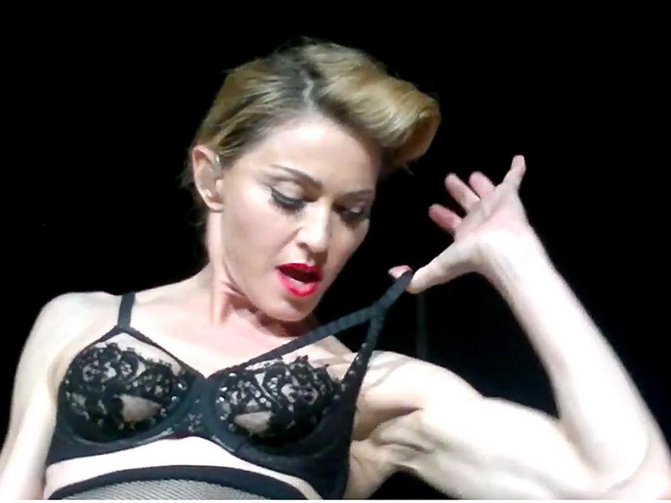 10P Madonna performing in bra  showing boob on her 2012 MDNA World Tour