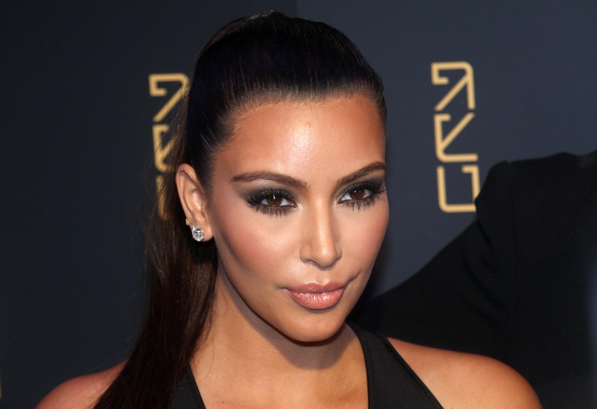 10P Kim Kardashian showing huge cleavage at Jeep  USA Basketball partnership event