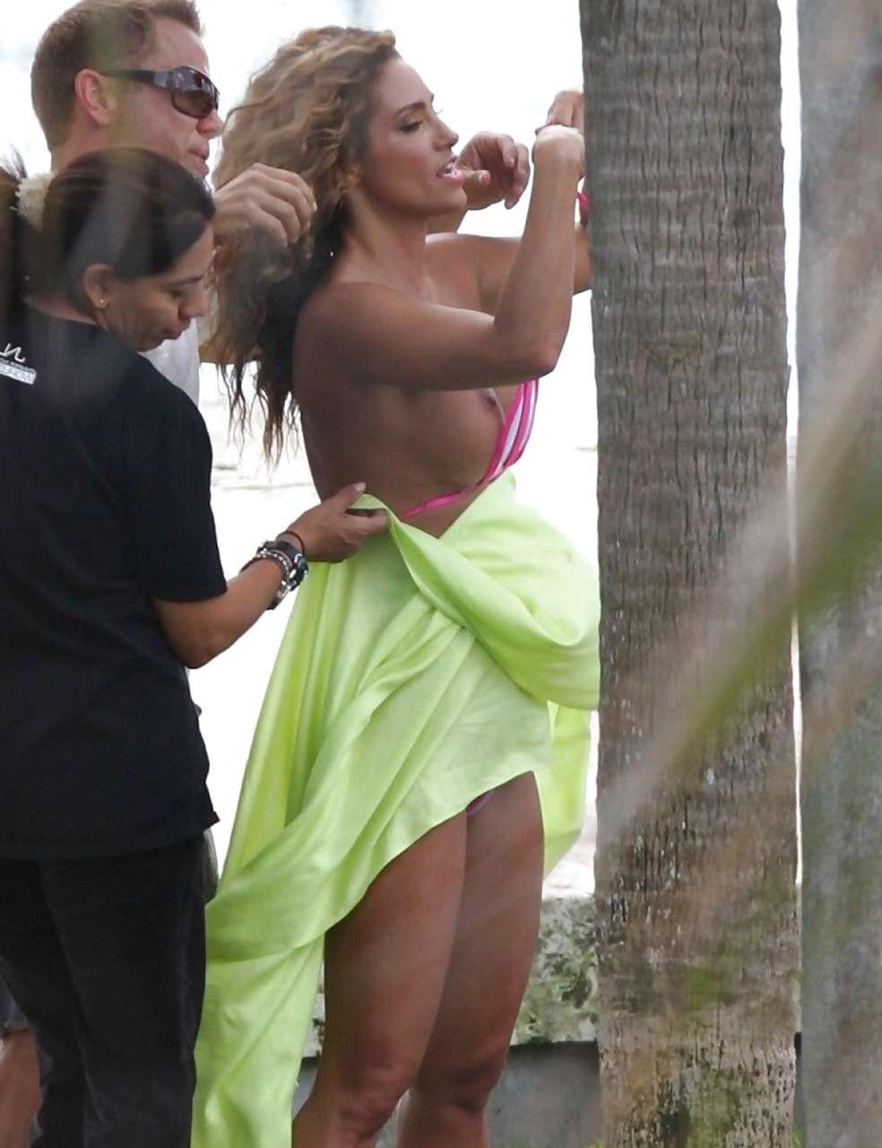 16P Jennifer Nicole Lee tits slip while changing bikini paparazzi pictures