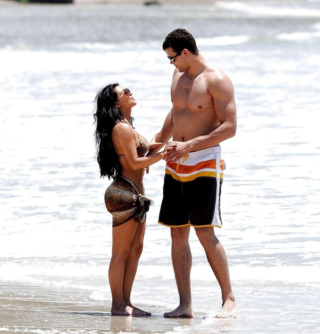 16P Kim Kardashian exposing her nice body in bikini with boyfriend