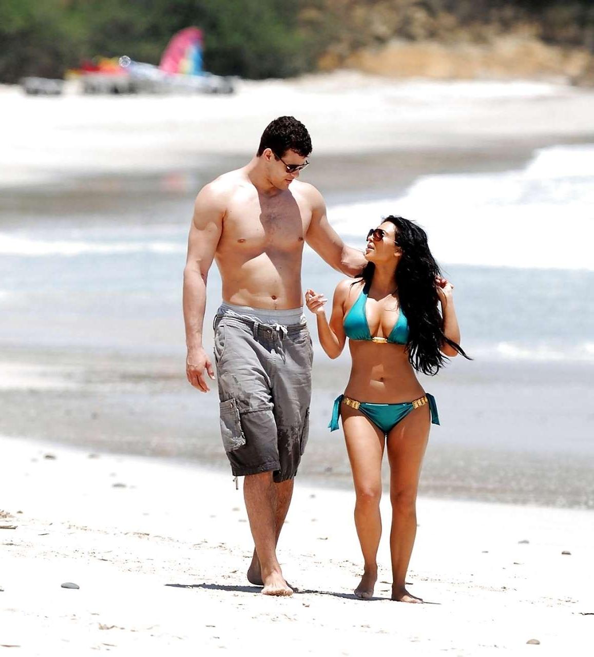 16P Kim Kardashian exposing her nice body in bikini with boyfriend