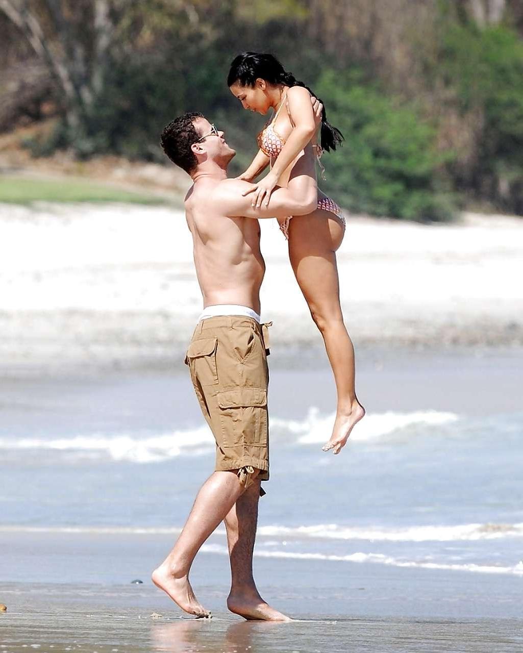 16P Kim Kardashian exposing her nice body in bikini with boyfriend