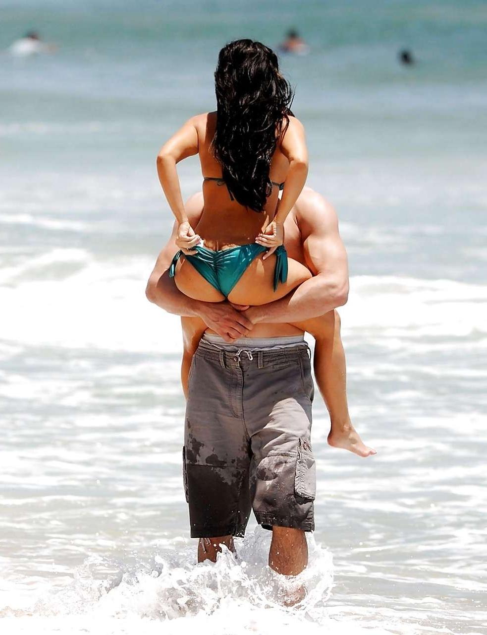 16P Kim Kardashian exposing her nice body in bikini with boyfriend