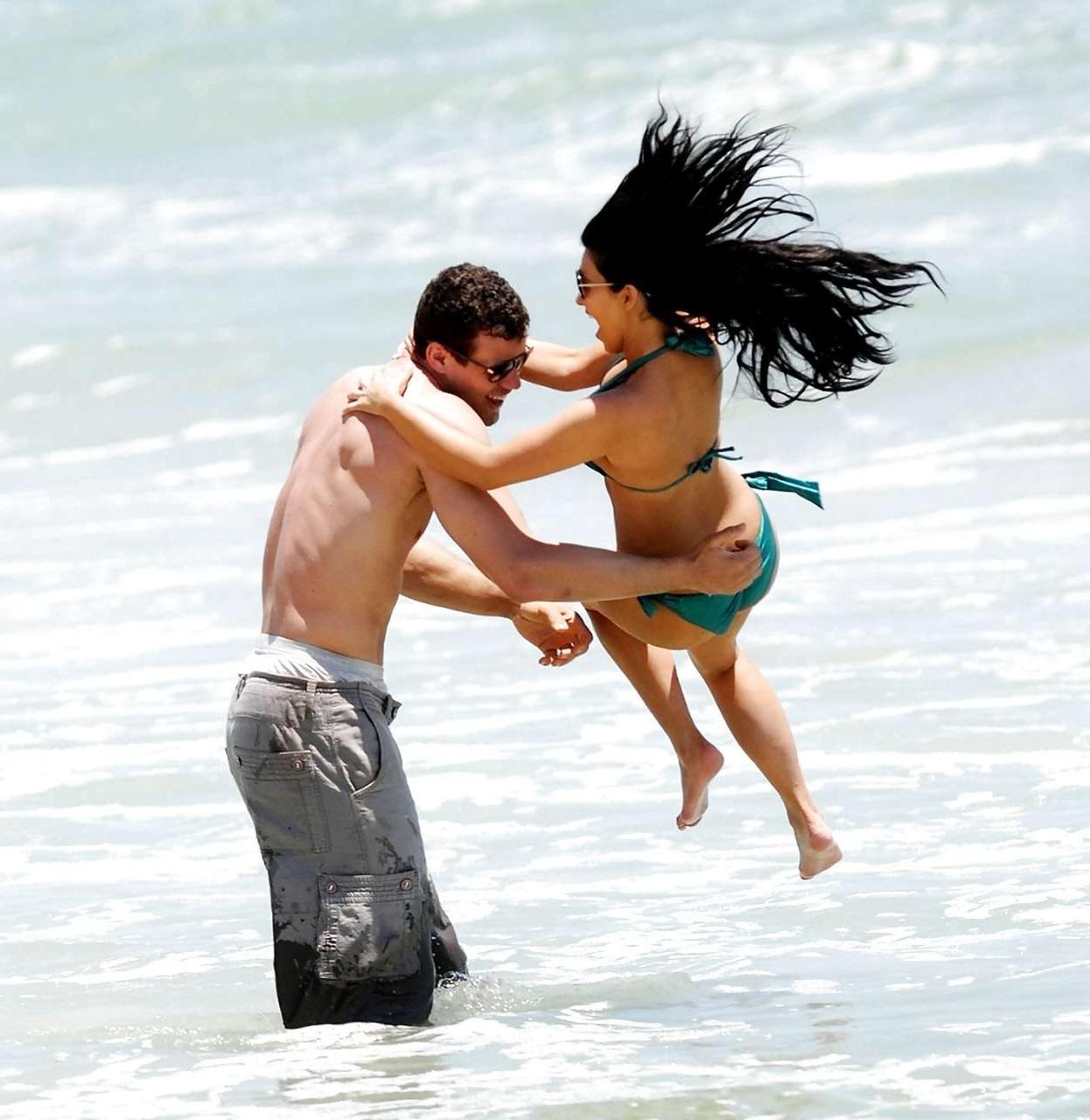 16P Kim Kardashian exposing her nice body in bikini with boyfriend