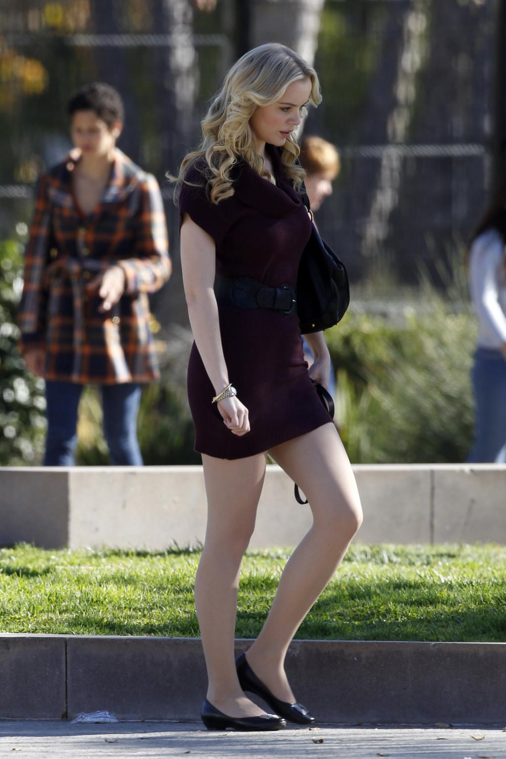 16P Helena Mattsson upskirt while changing her shoes on the set of 'Seven Psychopath