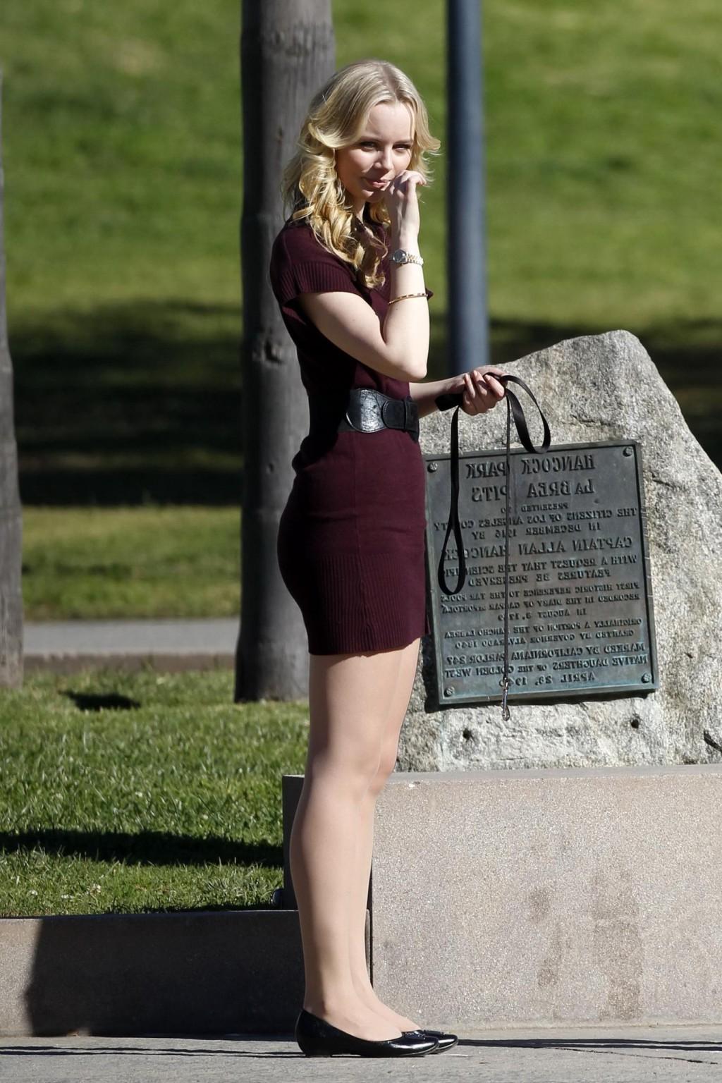 16P Helena Mattsson upskirt while changing her shoes on the set of 'Seven Psychopath