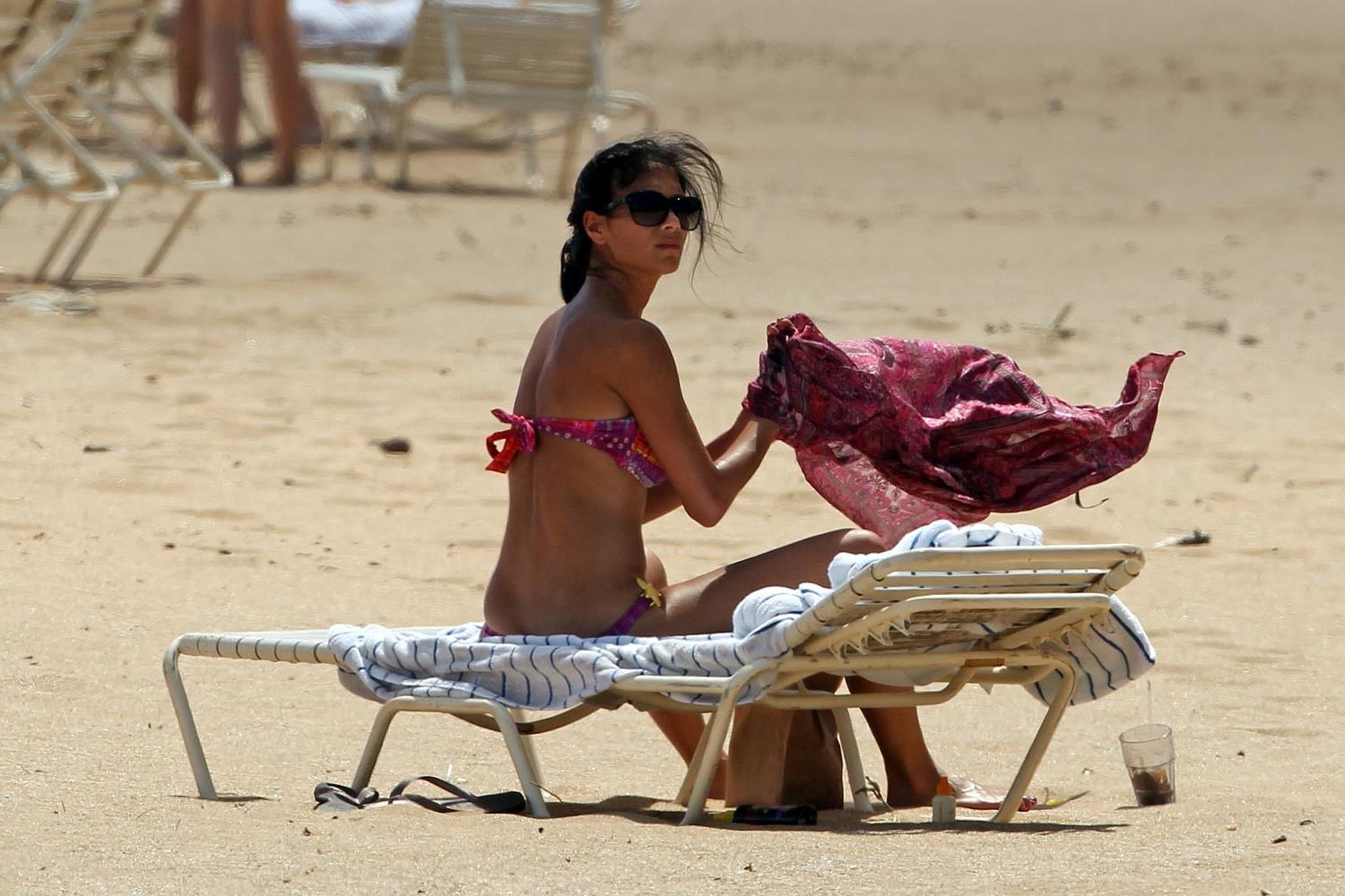 16P Nicole Scherzinger big cleavage in bikini top