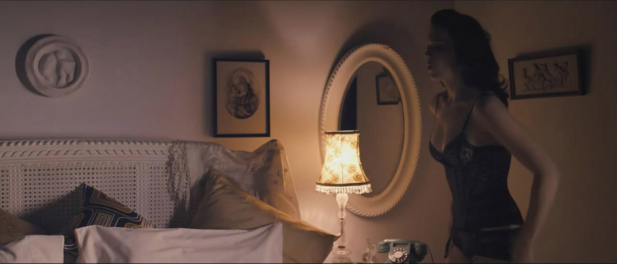 16P Mandy Moore sexy tits in hot bra