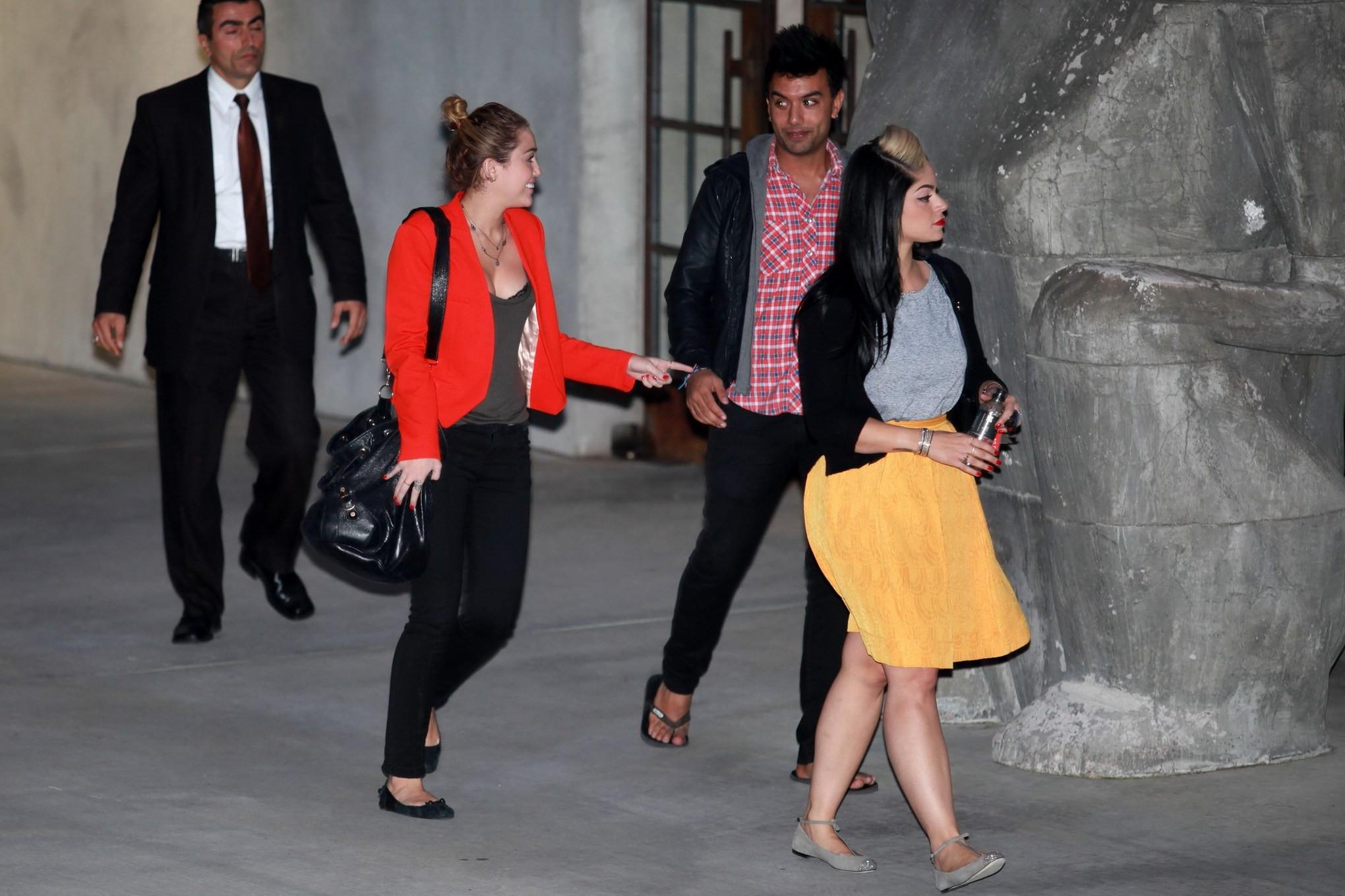 16P Miley Cyrus busty  bra peak out in Los Angeles