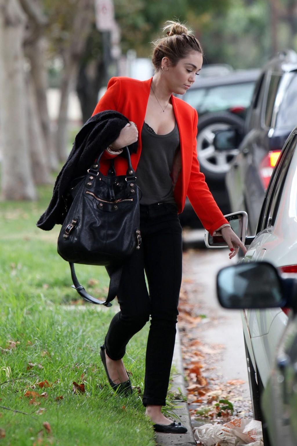 16P Miley Cyrus busty  bra peak out in Los Angeles