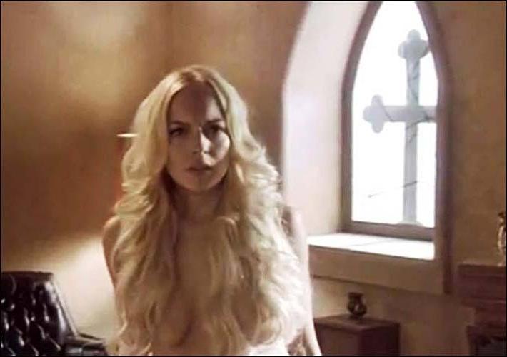 16P Lindsay Lohan exposing her sexy body and huge boobs just in bra