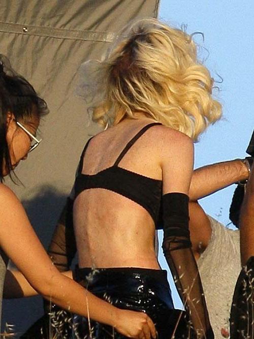 16P Lindsay Lohan exposing her sexy body and huge boobs just in bra