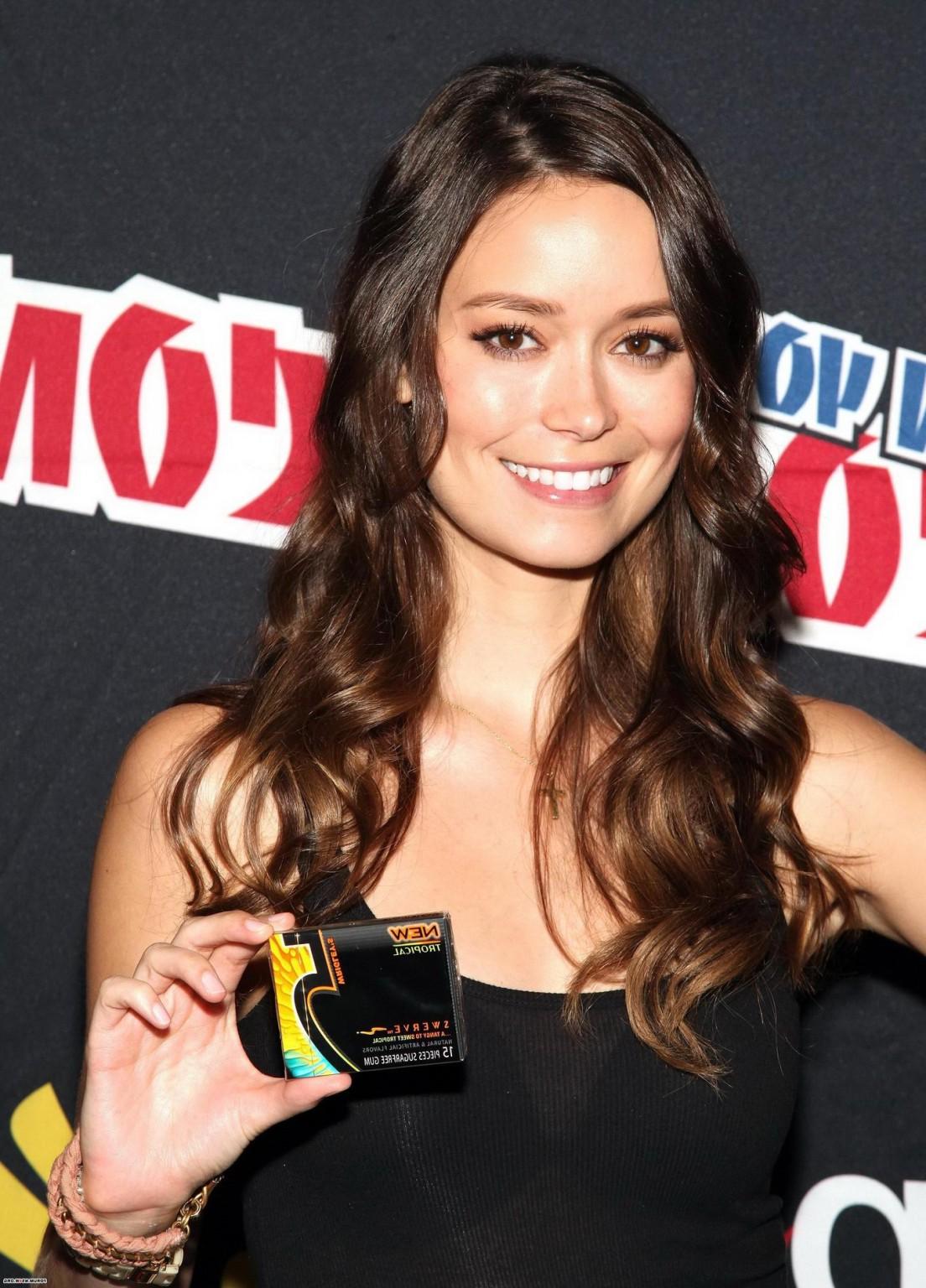 16P Summer Glau see-through to bra at the Comic Con event in NYC