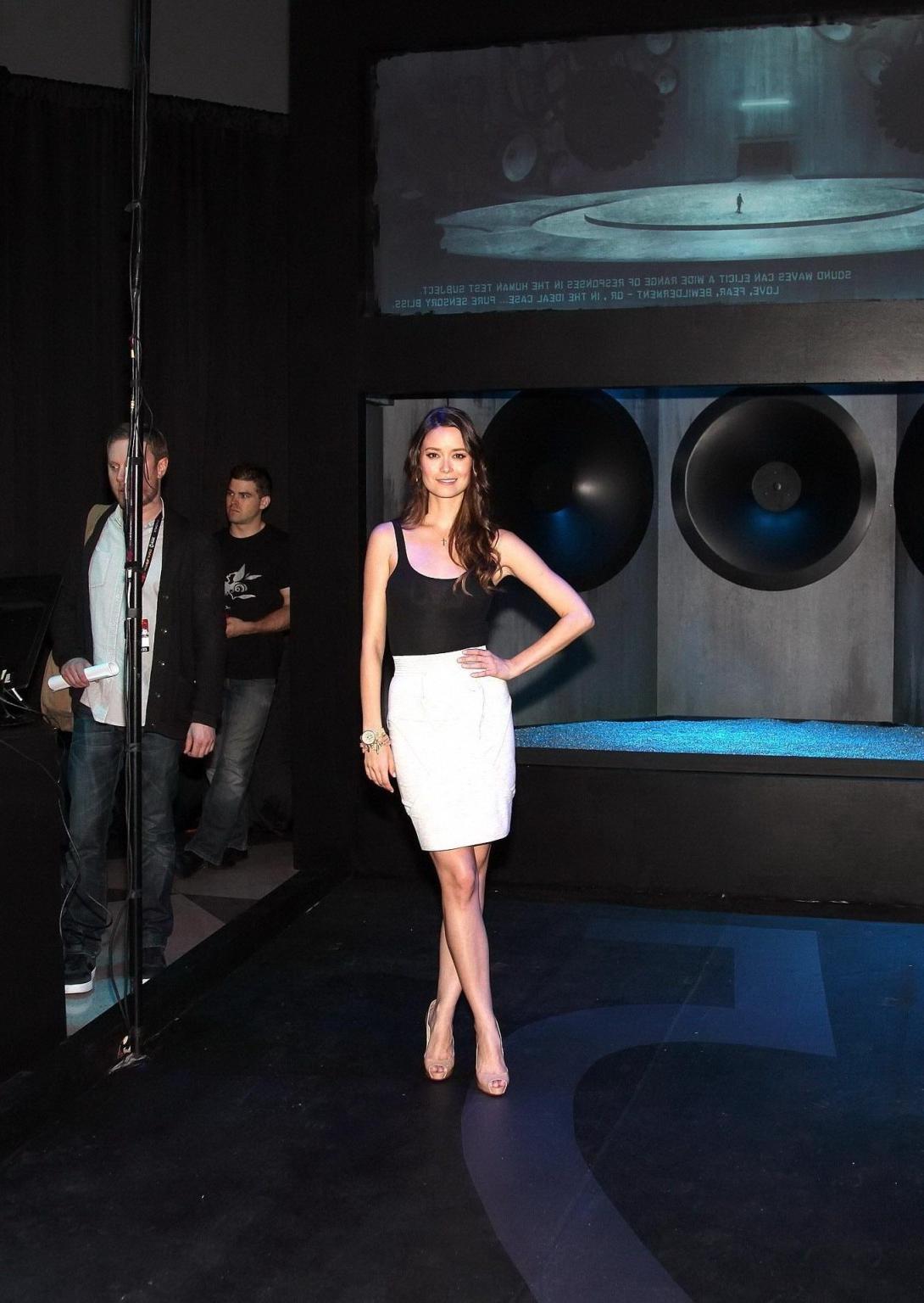 16P Summer Glau see-through to bra at the Comic Con event in NYC
