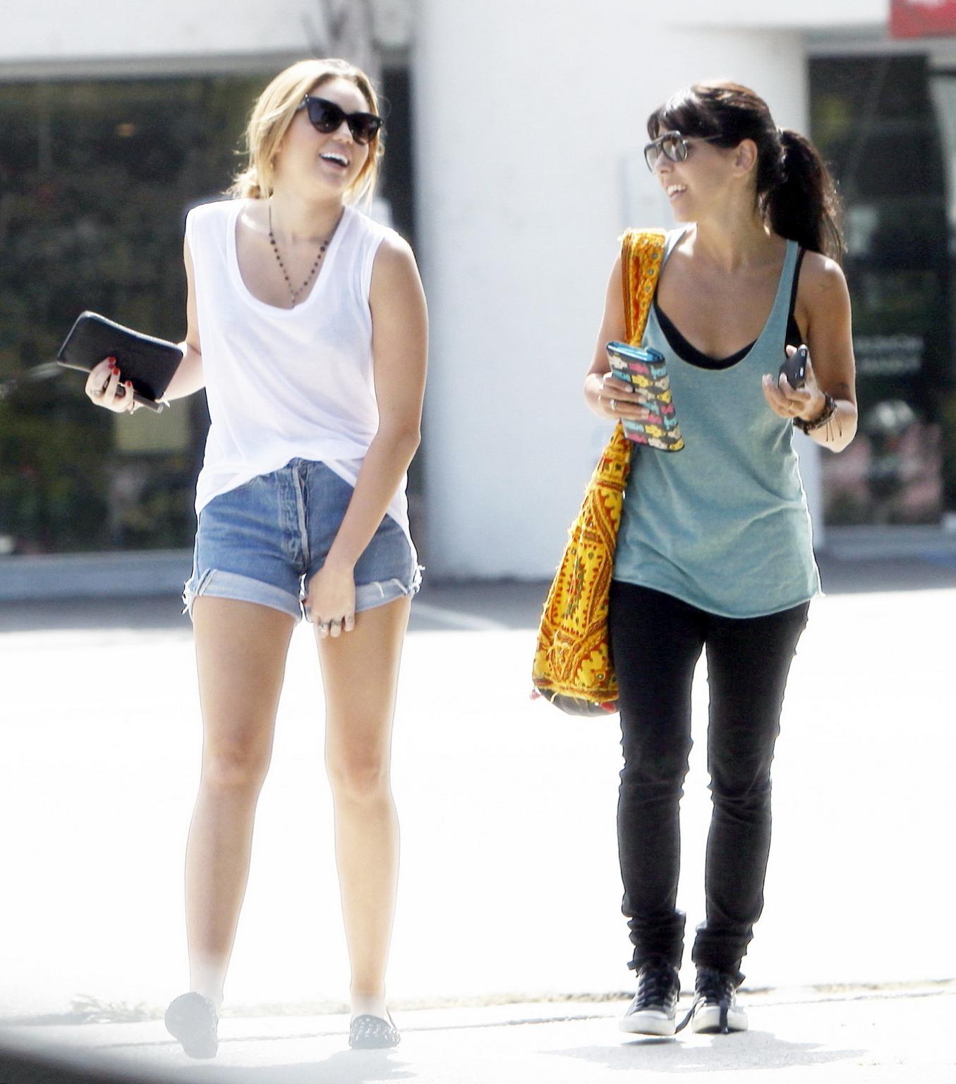 16P Miley Cyrus see-through to bra while shopping in LA