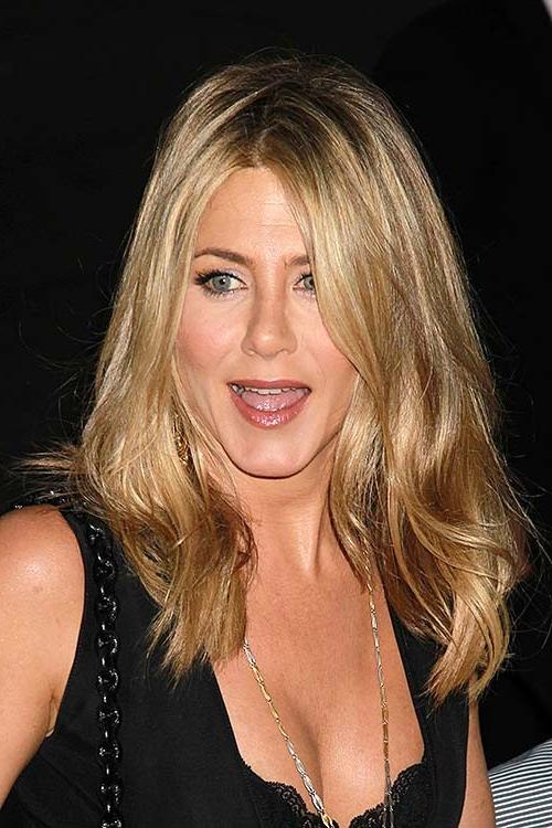 16P Jennifer Aniston exposing her sexy black bra and fucking hot ass