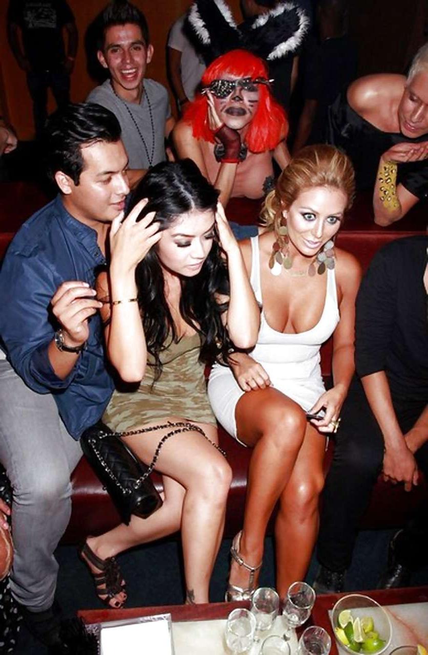 16P Aubrey O'Day selfshoting in red bra and very leggy in white mini skirt