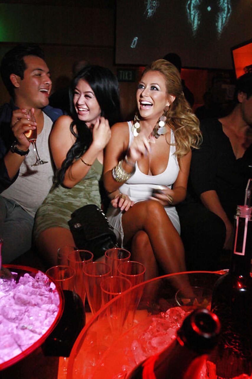 16P Aubrey O'Day selfshoting in red bra and very leggy in white mini skirt