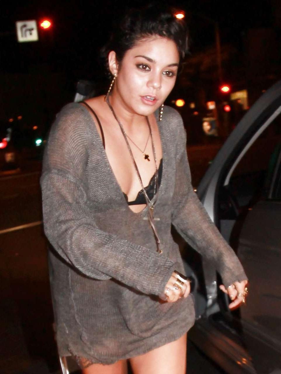 16P Vanessa Hudgens showing her black bra and sexy in fuck me boots paparazzi pictur