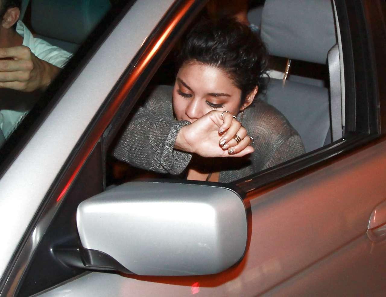 16P Vanessa Hudgens showing her black bra and sexy in fuck me boots paparazzi pictur