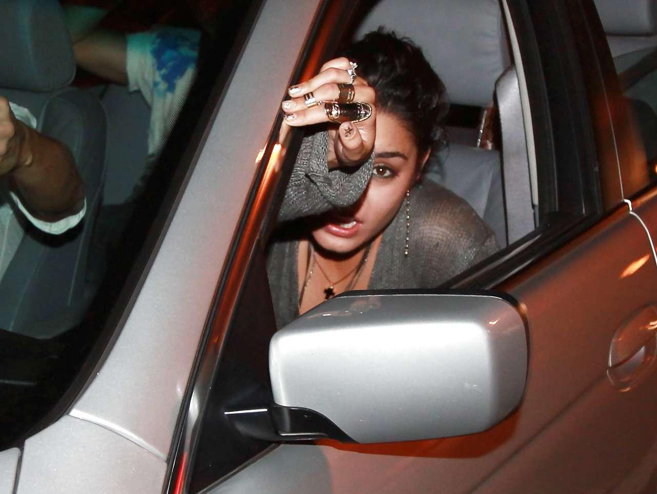 16P Vanessa Hudgens showing her black bra and sexy in fuck me boots paparazzi pictur