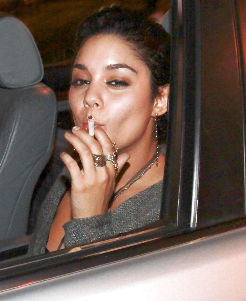 16P Vanessa Hudgens showing her black bra and sexy in fuck me boots paparazzi pictur