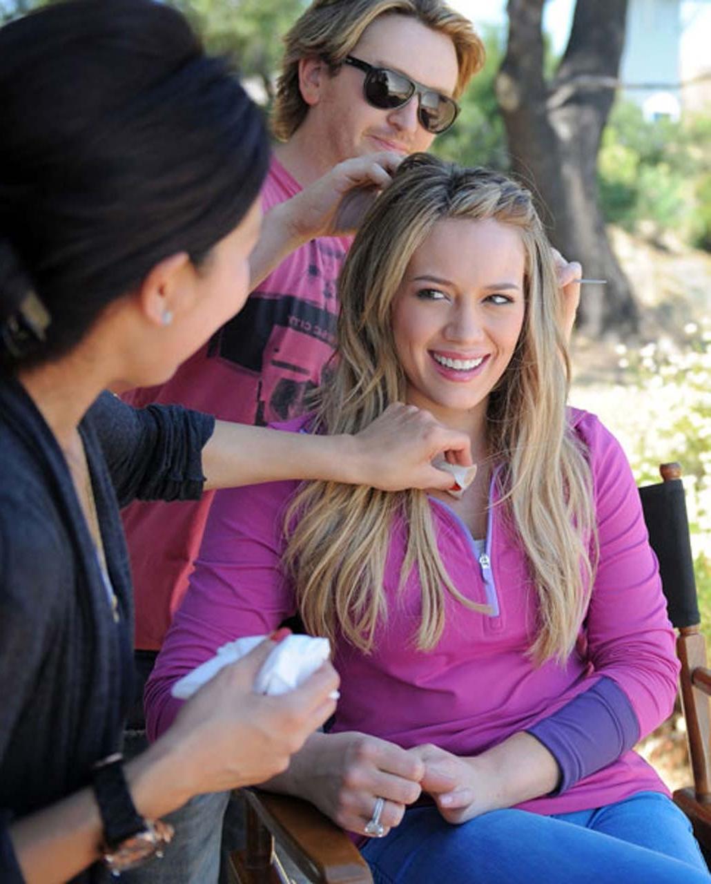 16P Hilary Duff posing and showing sexy body and nice tits in sports bra