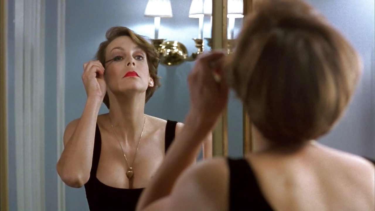 16P Jamie Lee Curtis showing her amazing ass in black thong and dancing in bra
