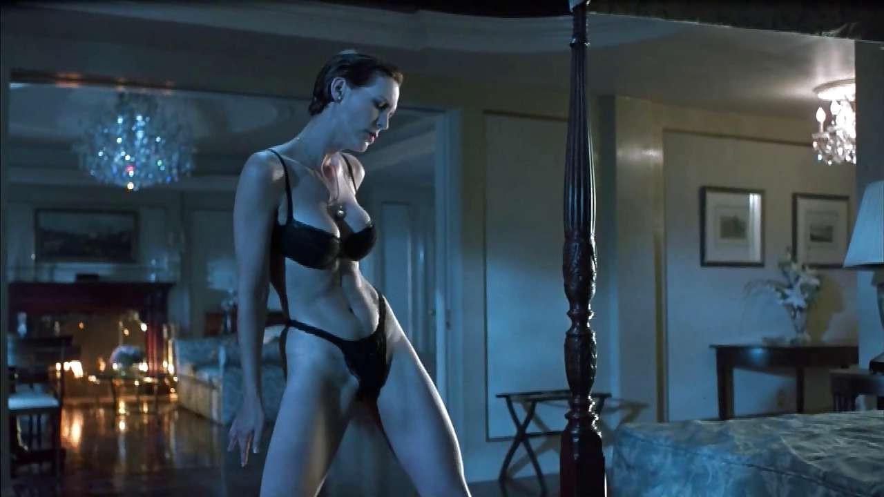 16P Jamie Lee Curtis showing her amazing ass in black thong and dancing in bra
