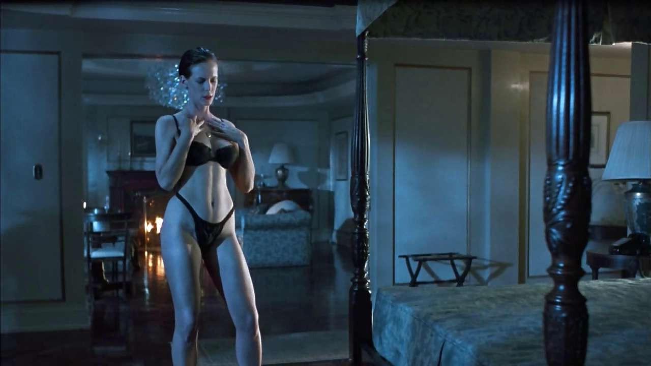 16P Jamie Lee Curtis showing her amazing ass in black thong and dancing in bra