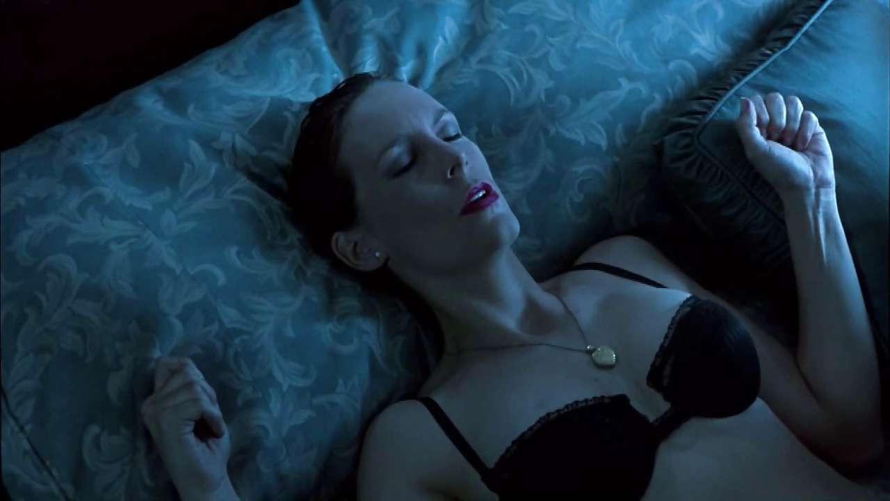 16P Jamie Lee Curtis showing her amazing ass in black thong and dancing in bra