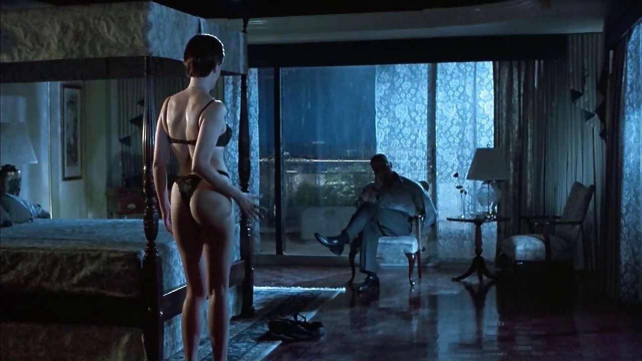 16P Jamie Lee Curtis showing her amazing ass in black thong and dancing in bra