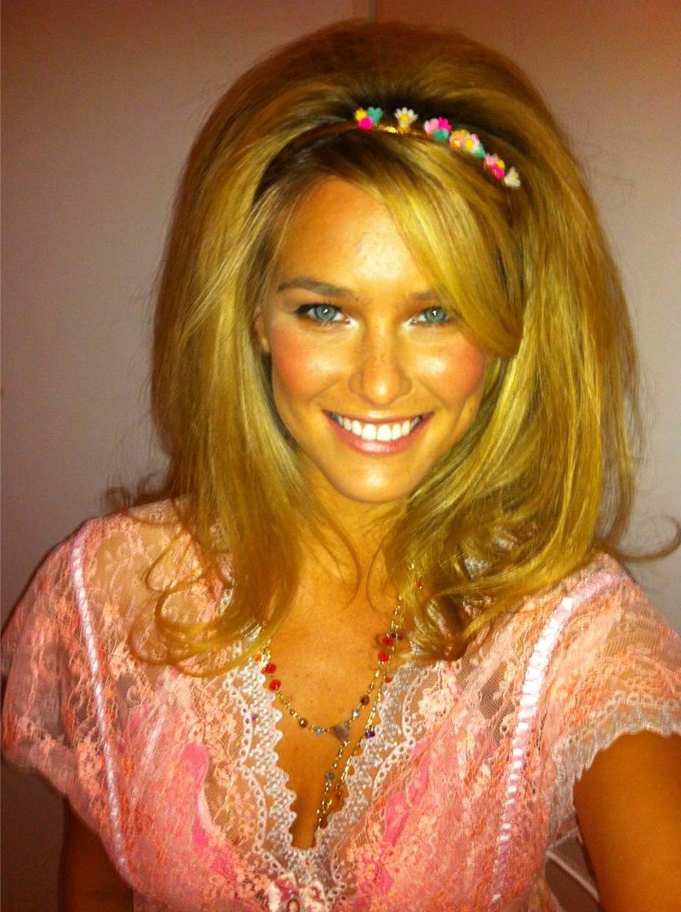 16P Bar Refaeli flashing panties upskirt and showing pookies in tight dress paparazz