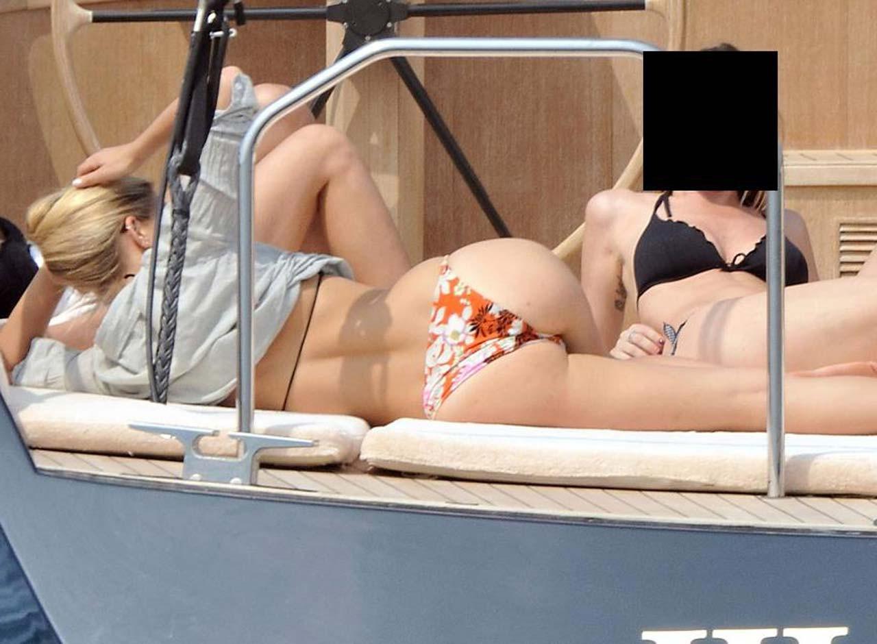 16P Bar Refaeli exposing her fucking sexy body in bikini on yacht